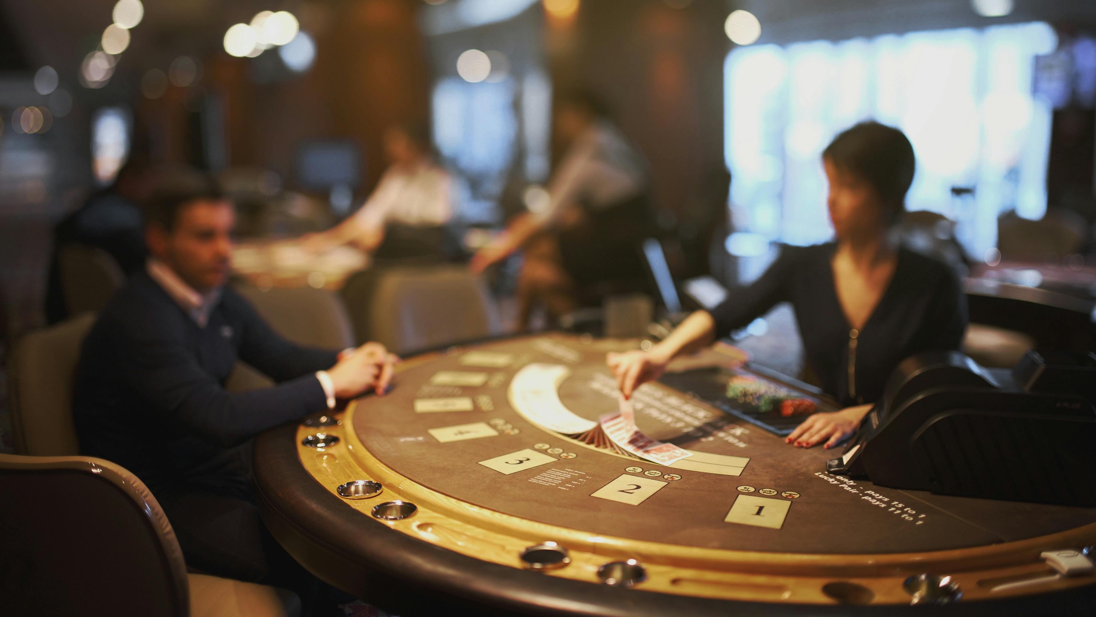 Pengalaman bermain live casino dengan dealer asli bersama ledak77